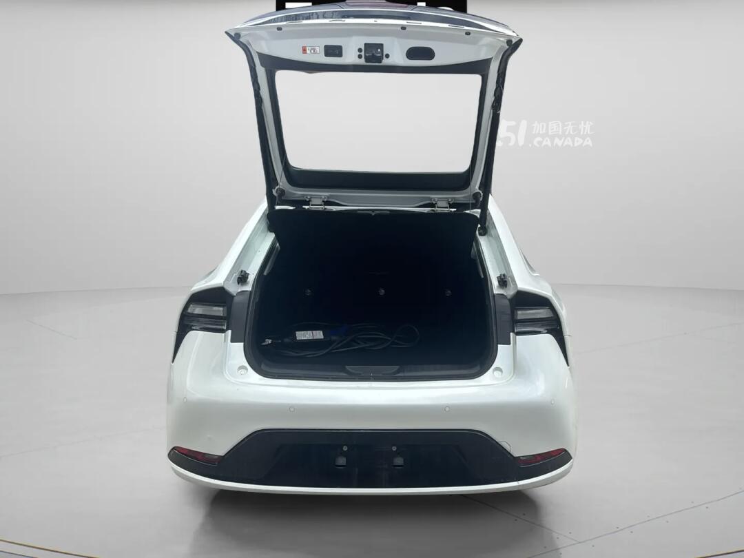 2024 Toyota Prius Prime view 8