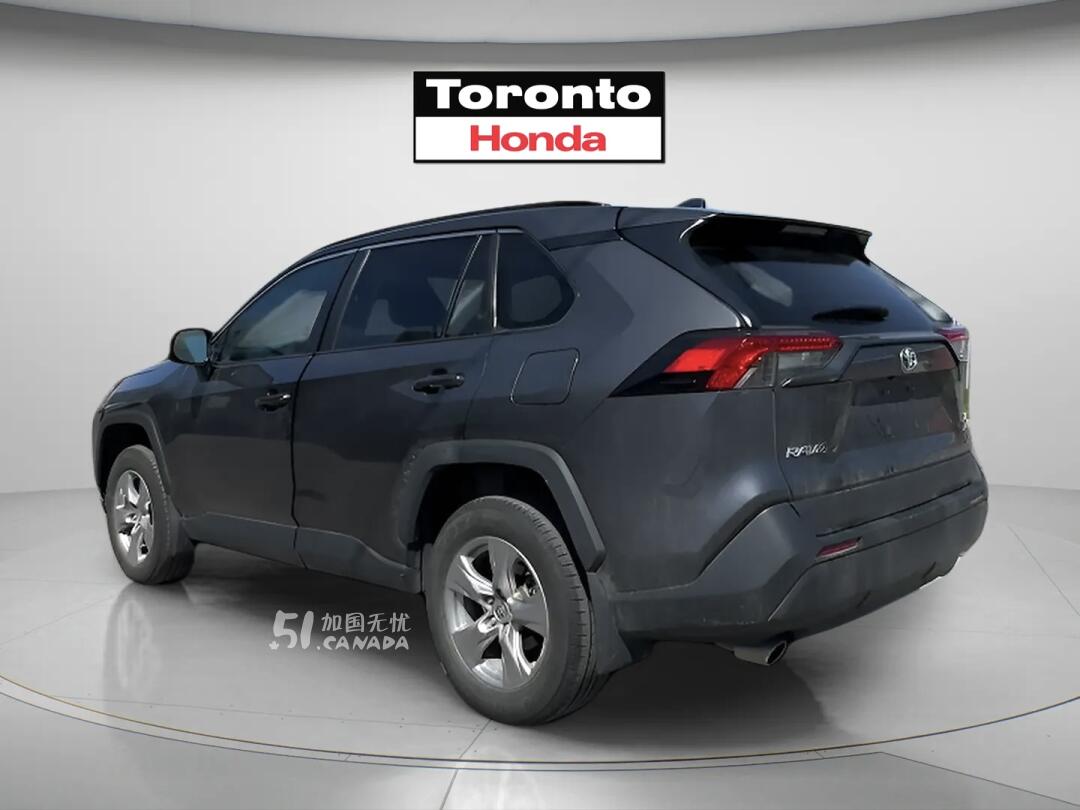 2025 Toyota RAV 4 view 4
