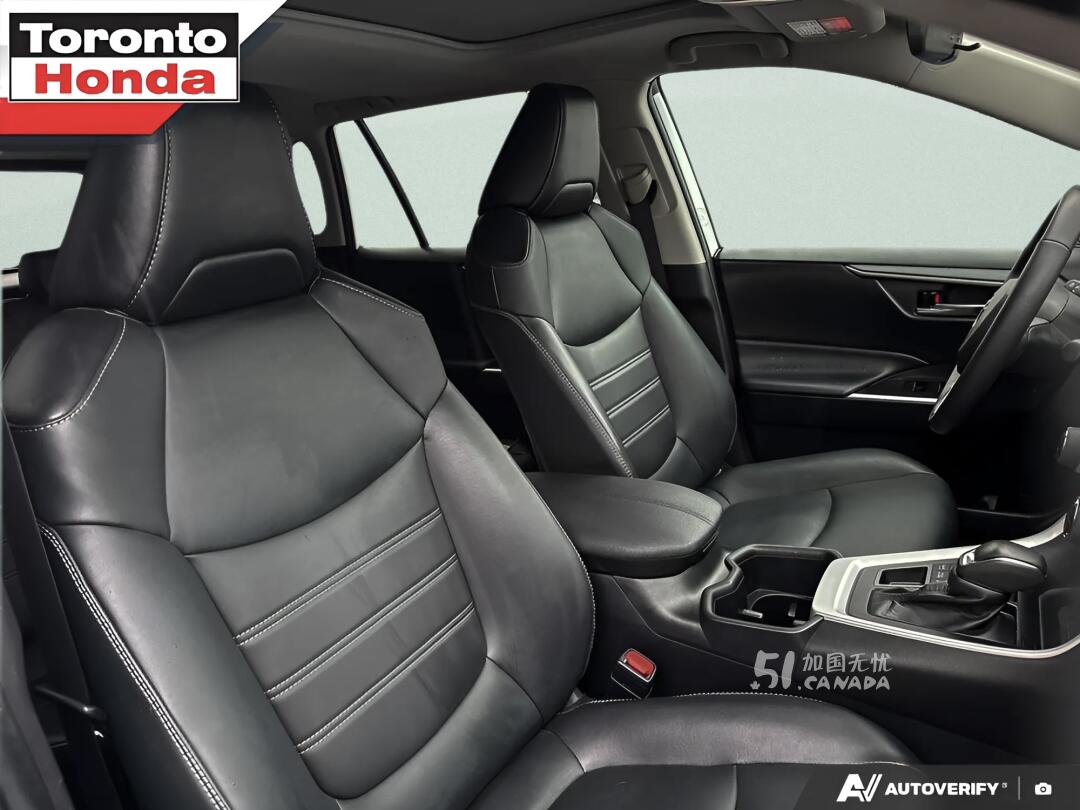 2023 Toyota RAV 4 view 5