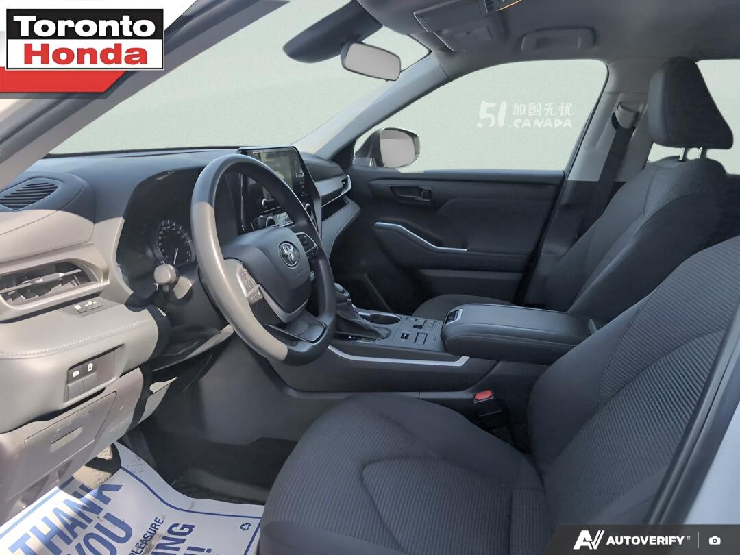 2023 Toyota Highlander view 8