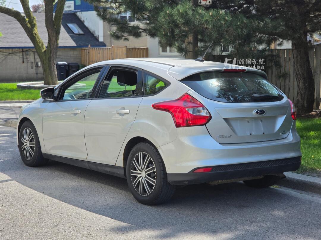 2013 Ford Focus view 10