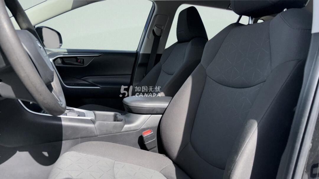 2024 Toyota RAV 4 view 5