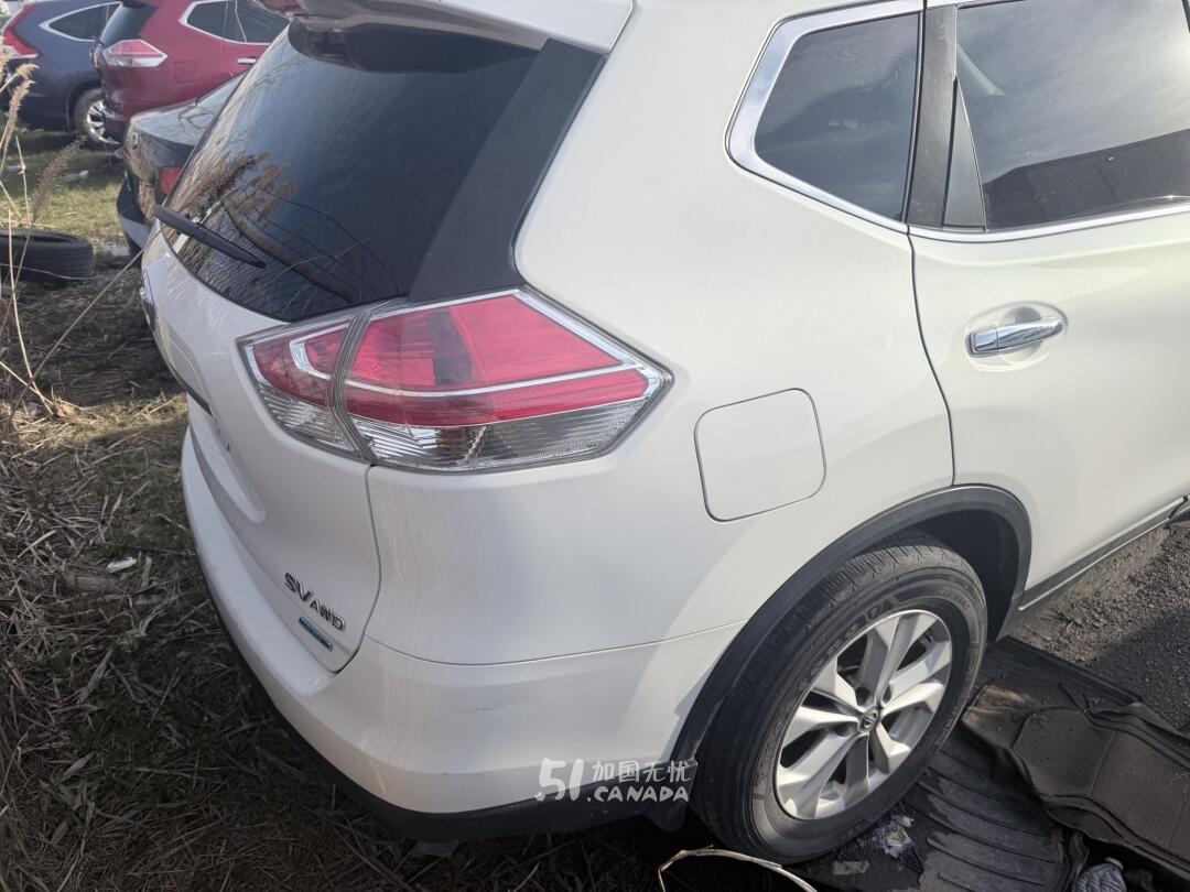 2014 Nissan Rogue view 5