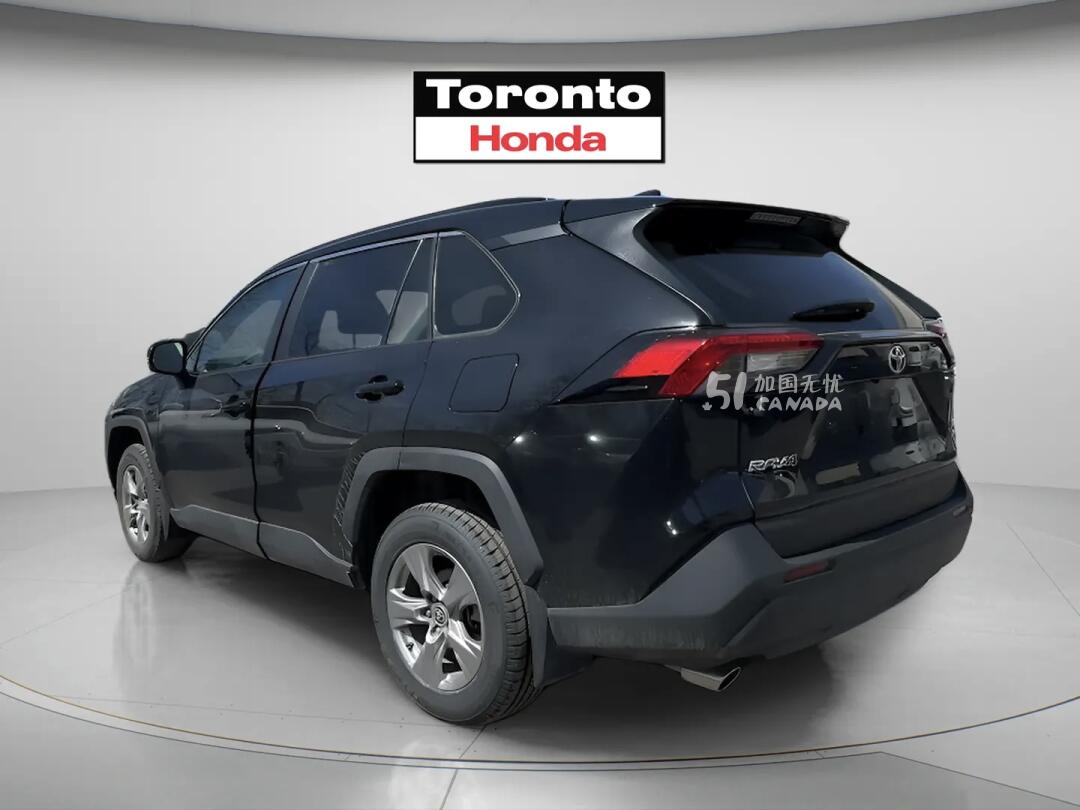 2025 Toyota RAV 4 view 4