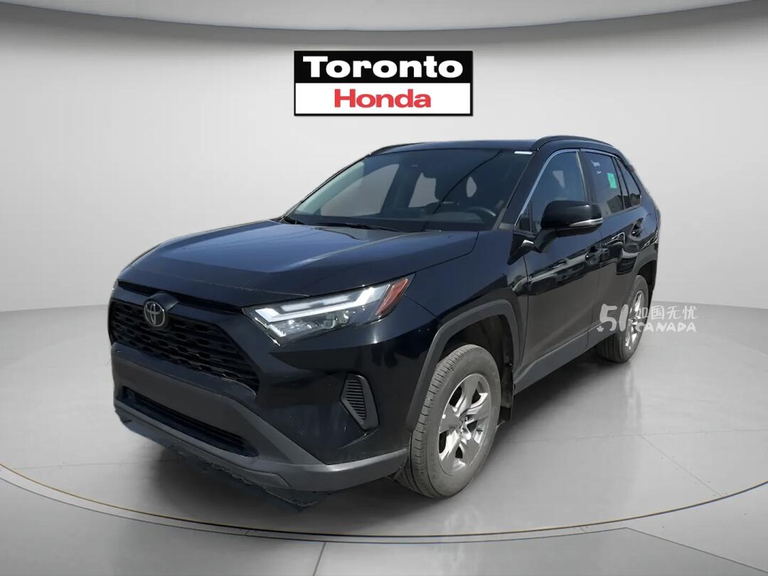 2024 Toyota RAV 4 view 2