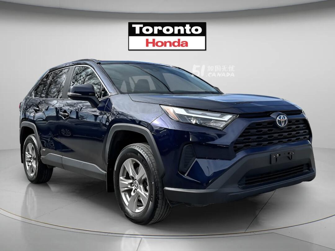 2023 Toyota RAV 4 view 2