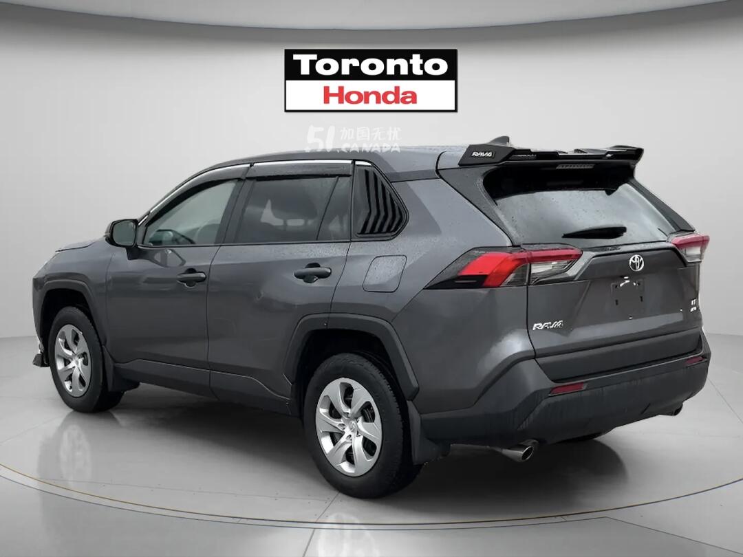2022 Toyota RAV 4 view 3