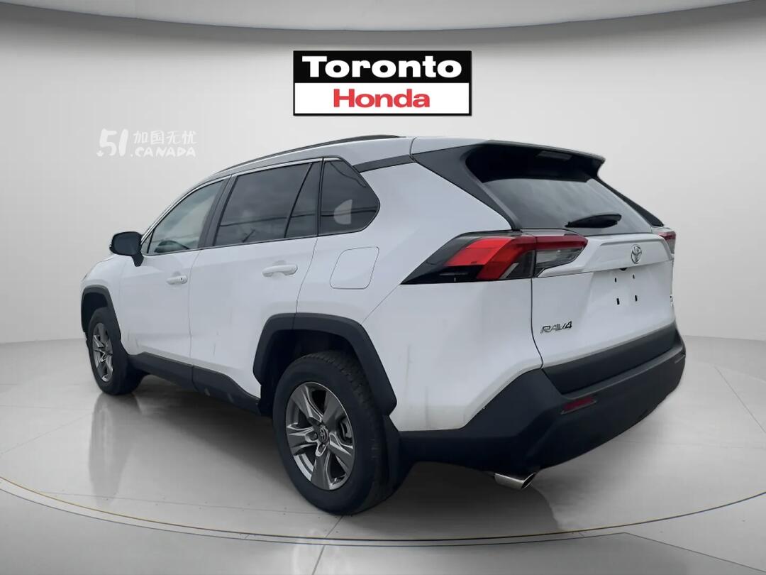 2025 Toyota RAV 4 view 4
