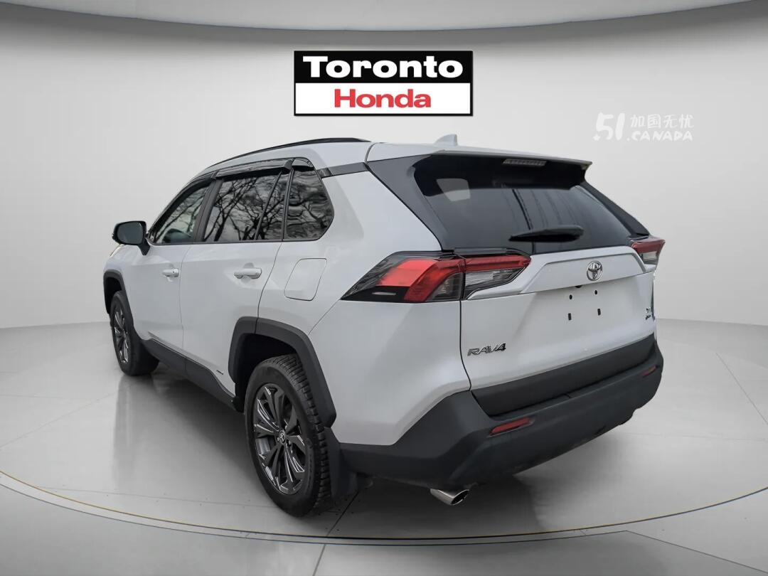 2025 Toyota RAV 4 view 3
