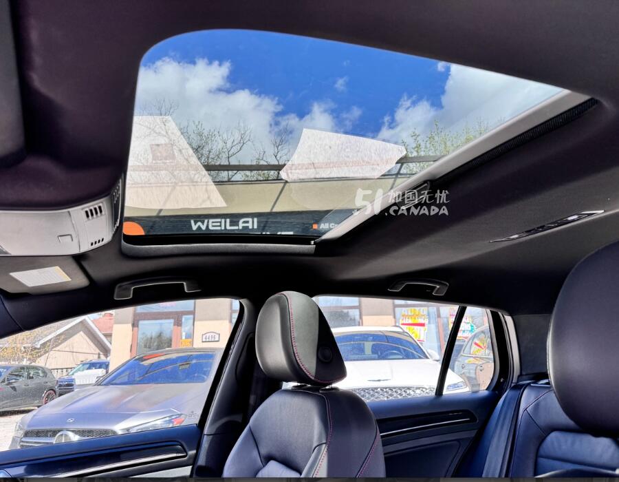 2015 Volkswagen GTI view 9