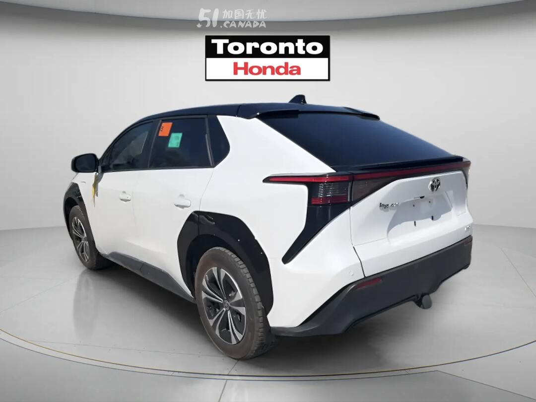 2023 Toyota bZ4X view 4