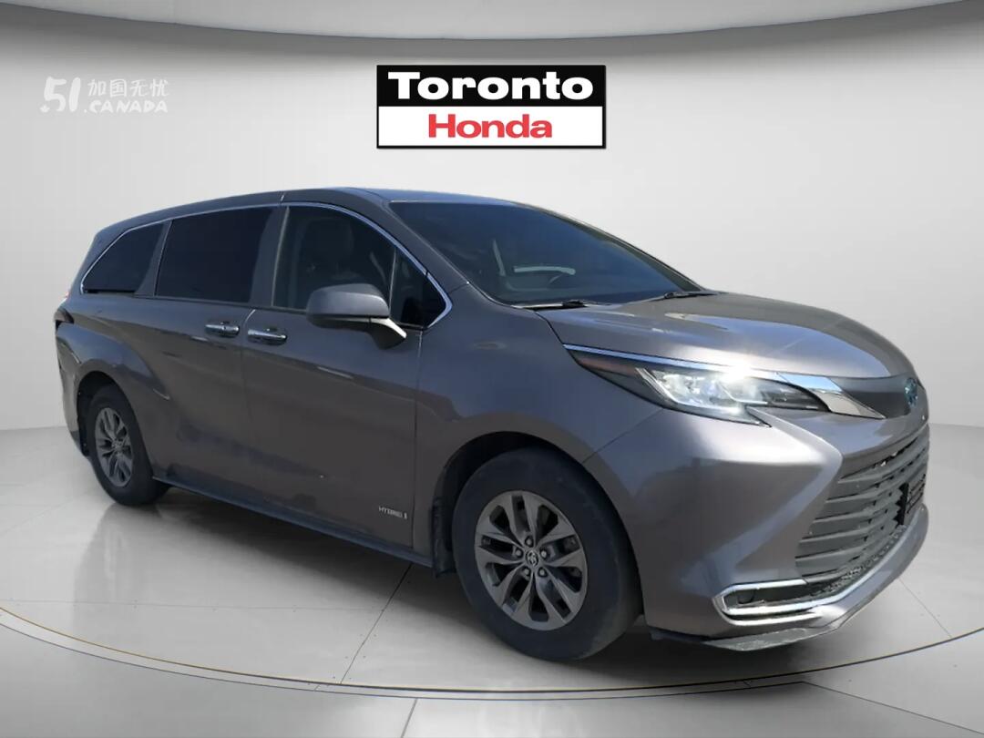 2021 Toyota Sienna view 2