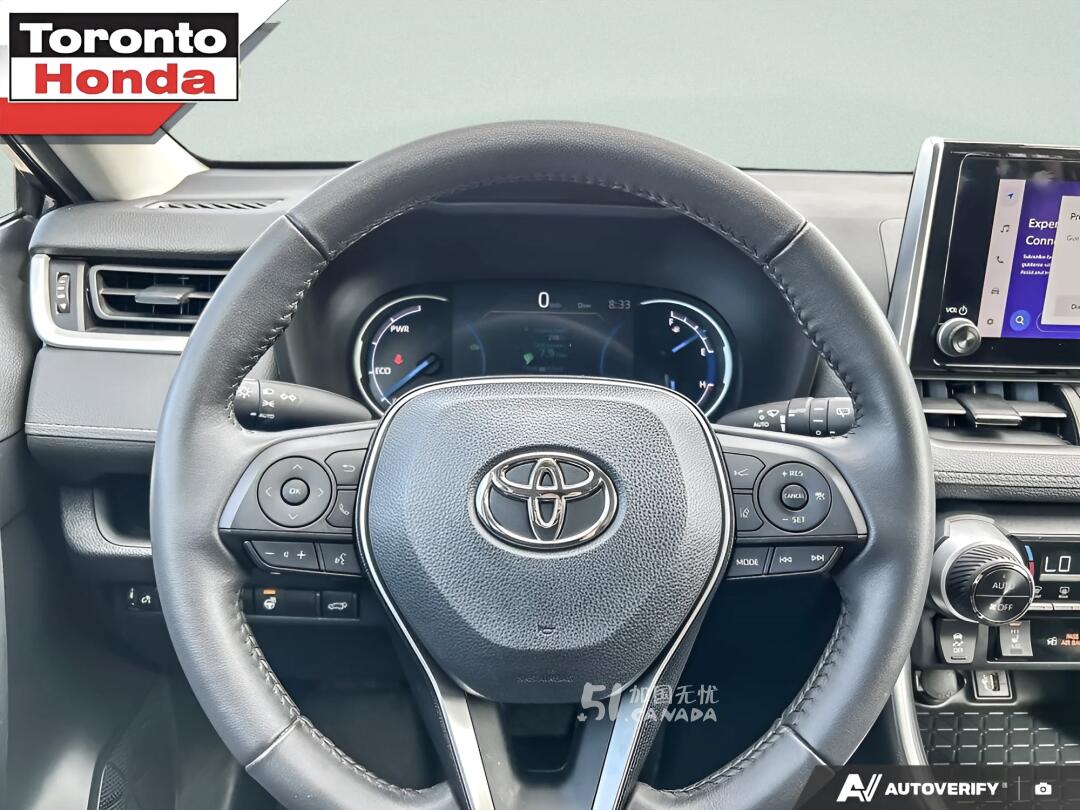 2023 Toyota RAV 4 view 8