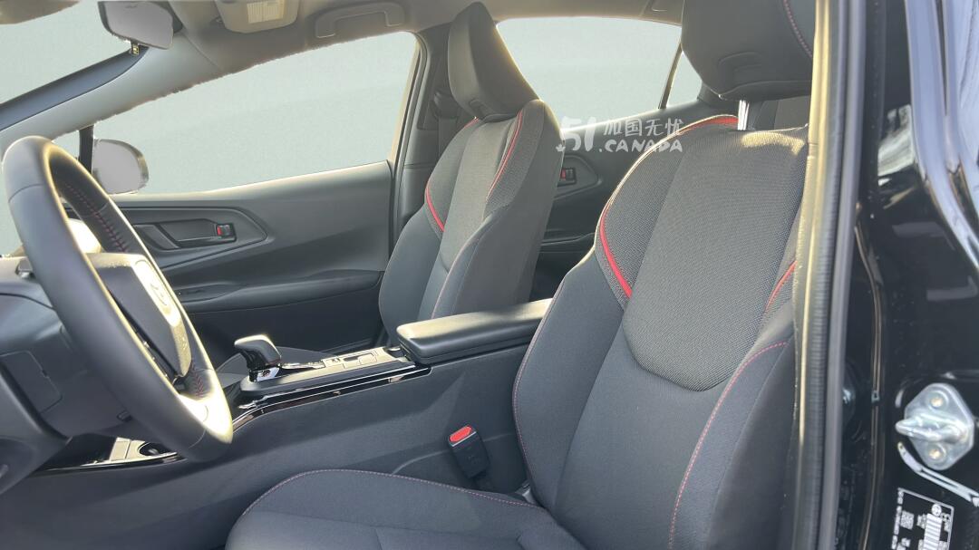 2025 Toyota Prius view 7
