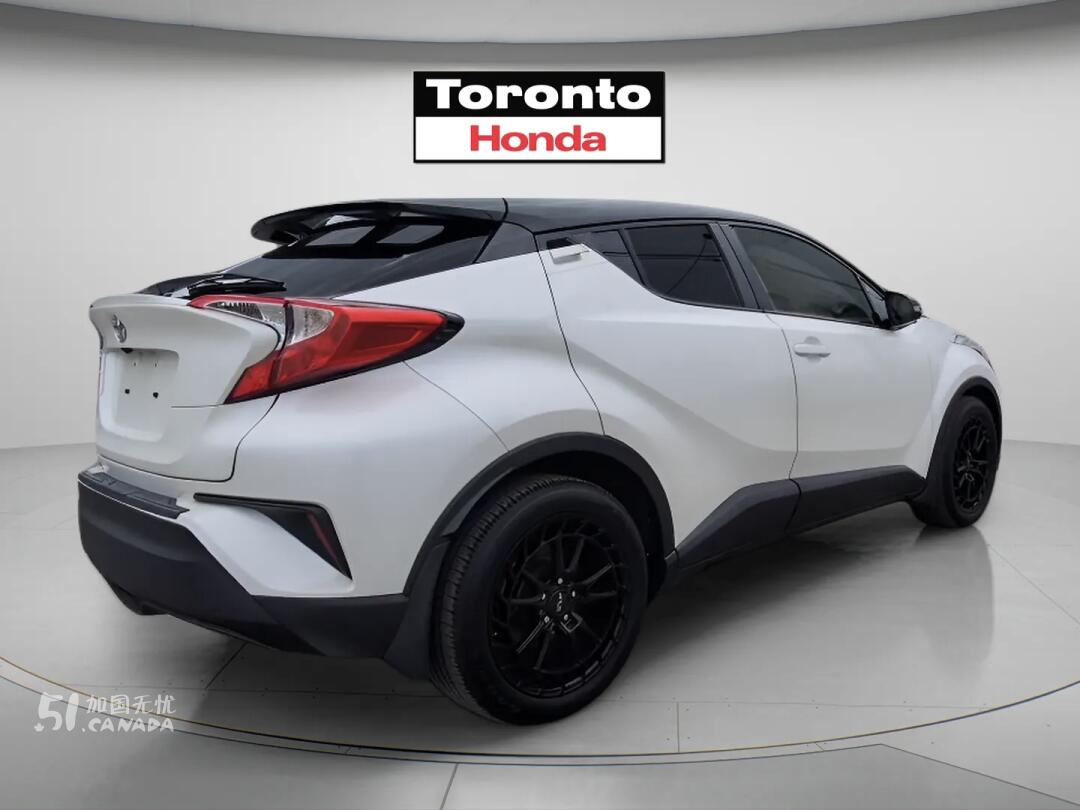 2019 Toyota C-HR view 3