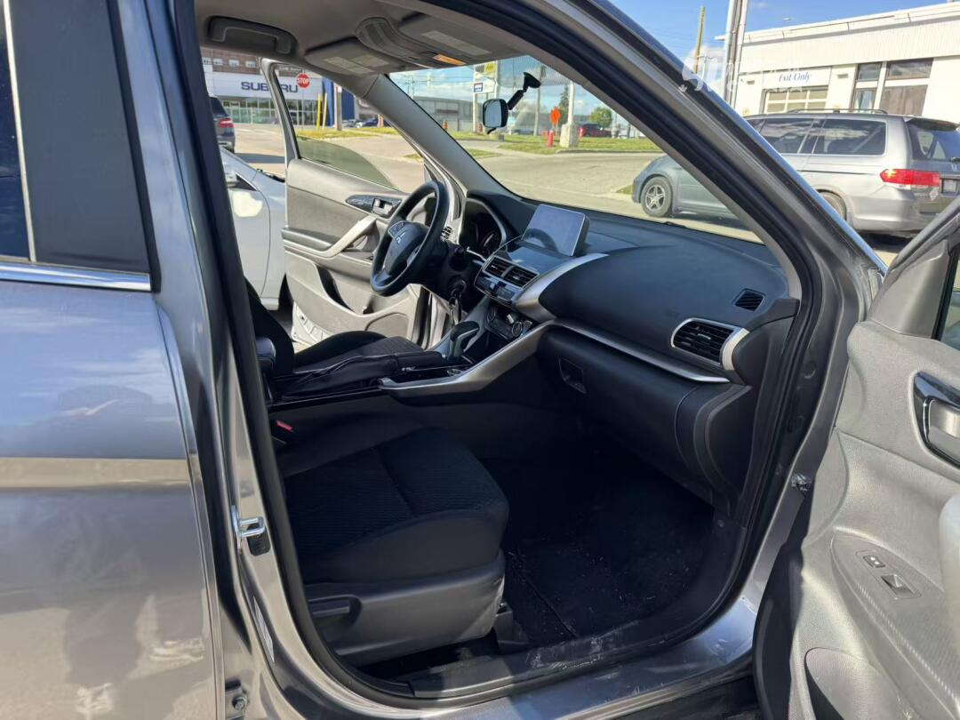 2020 Mitsubishi Eclipse Cross view 8