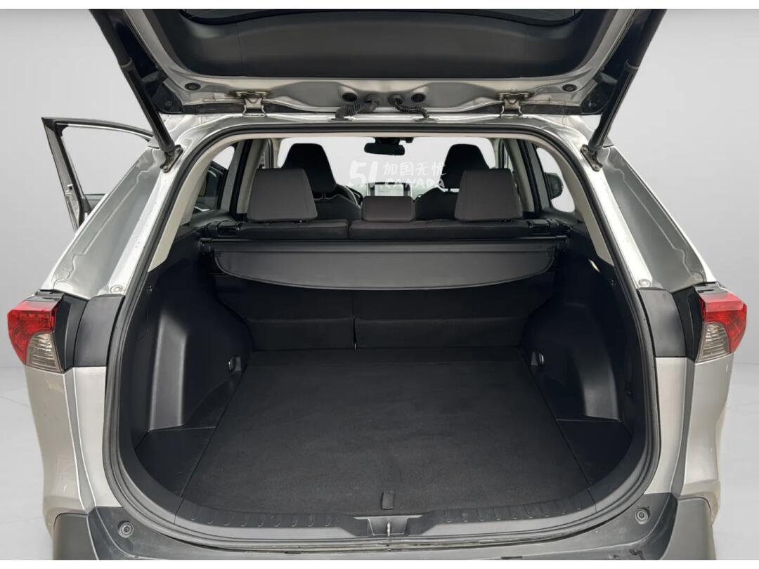 2023 Toyota RAV 4 view 9