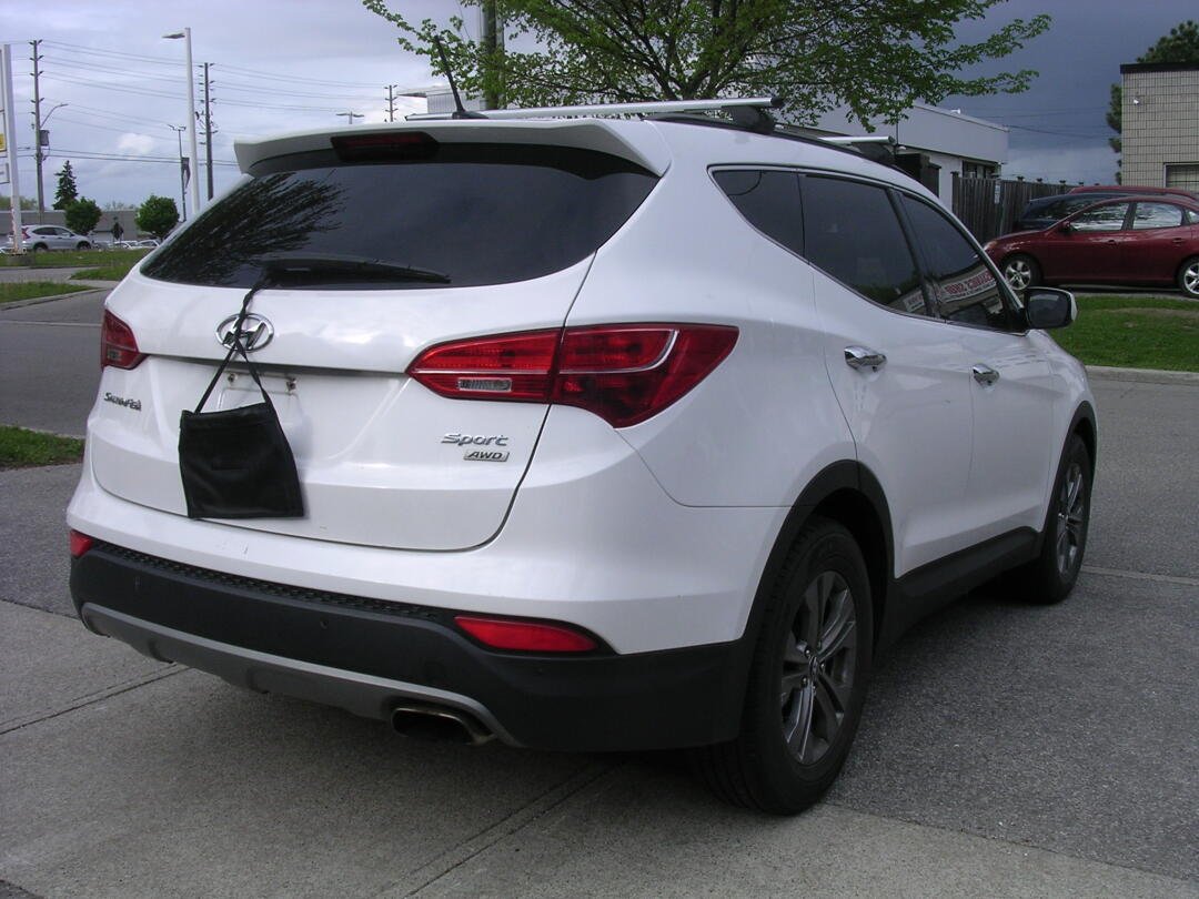 2015 Hyundai Santa Fe view 3