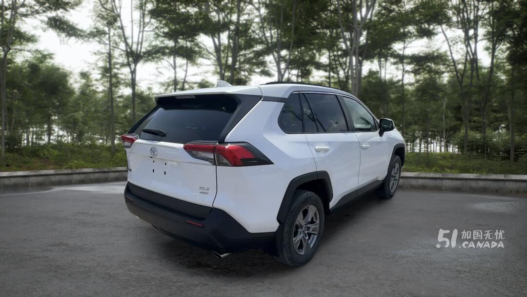 2024 Toyota RAV 4 view 3