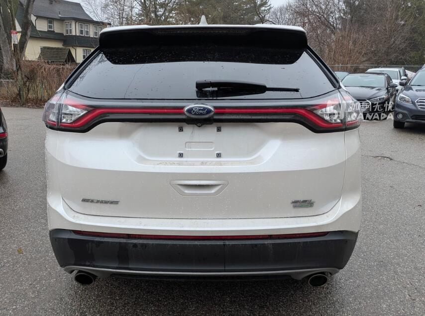 2017 Ford Edge view 4