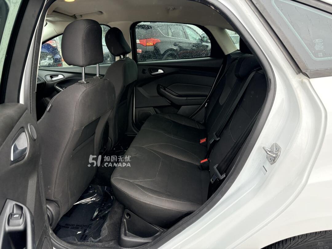 2015 Ford Focus view 8