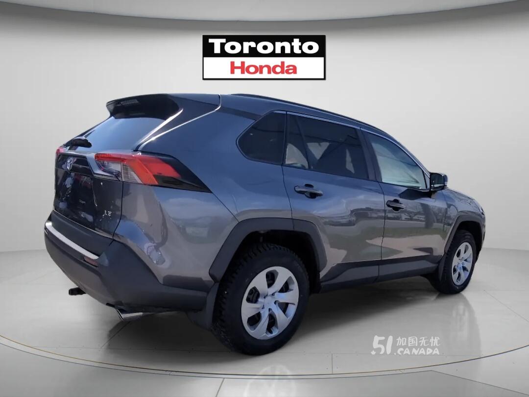 2021 Toyota RAV 4 view 4