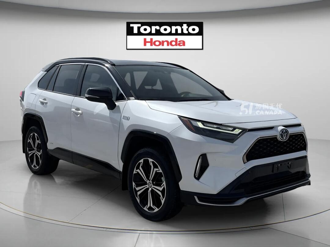 2024 Toyota RAV 4 view 1