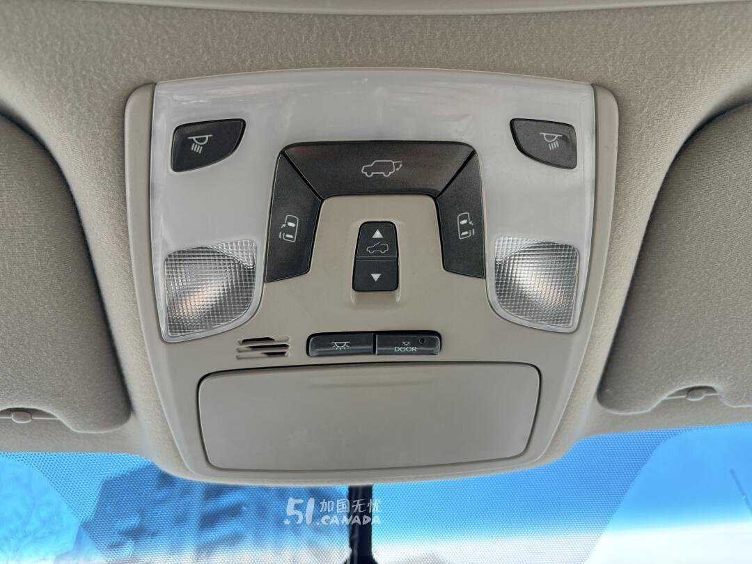 2013 Toyota Sienna view 10