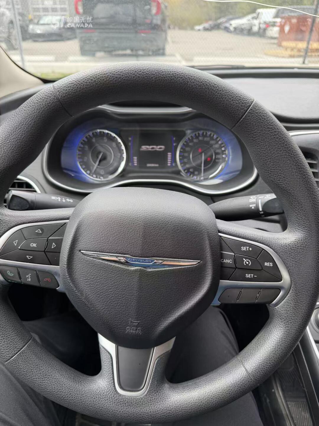 2015 Chrysler 200 view 10