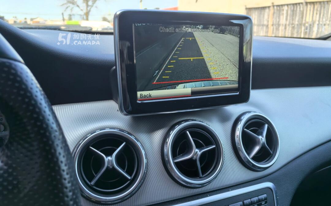 2015 Mercedes-Benz GLA view 5