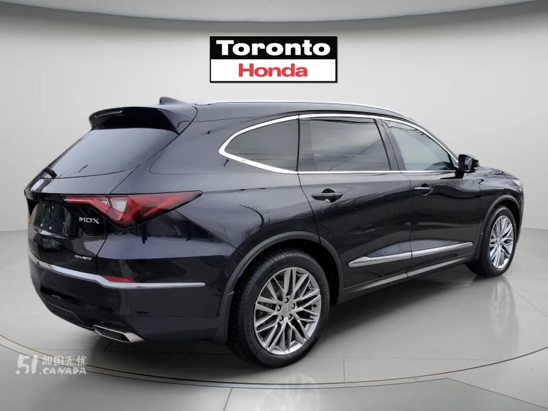 2022 Acura MDX view 3