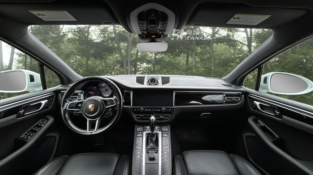 2019 Porsche Macan view 5