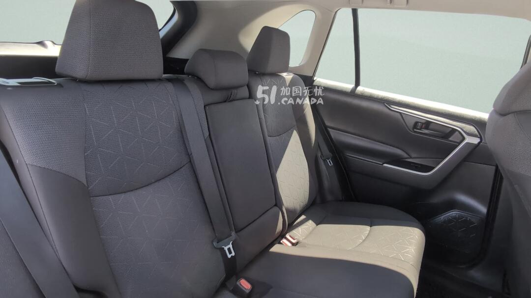 2021 Toyota RAV 4 view 8