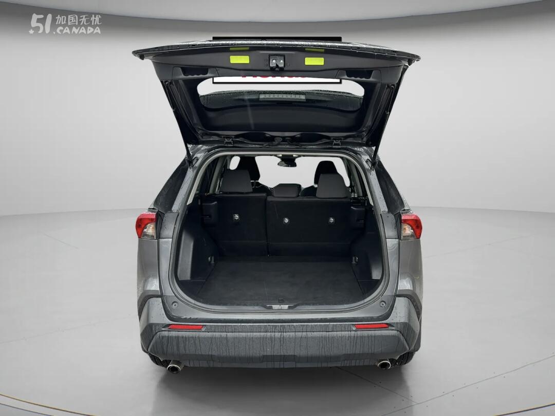 2022 Toyota RAV 4 view 9