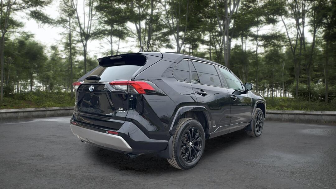 2023 Toyota RAV 4 view 4