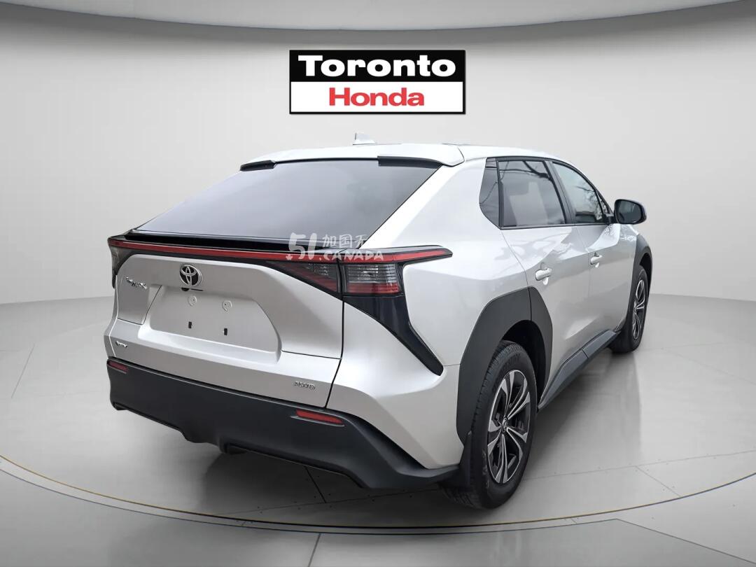 2025 Toyota bZ4X view 3