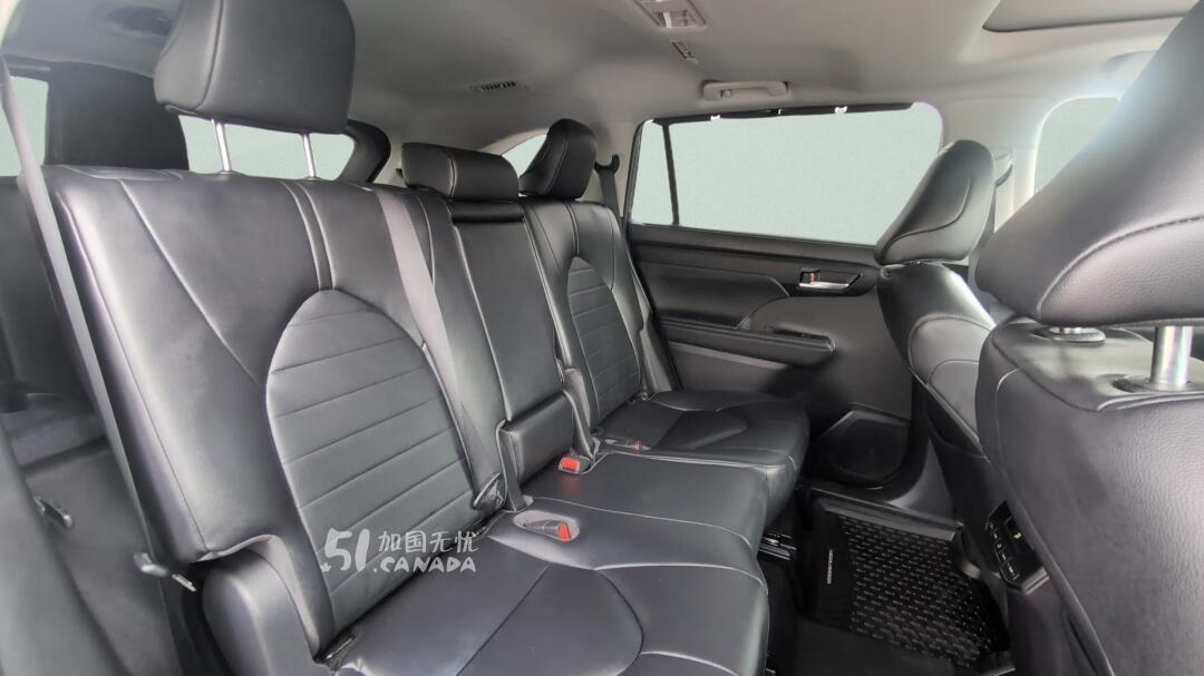 2023 Toyota Highlander view 8