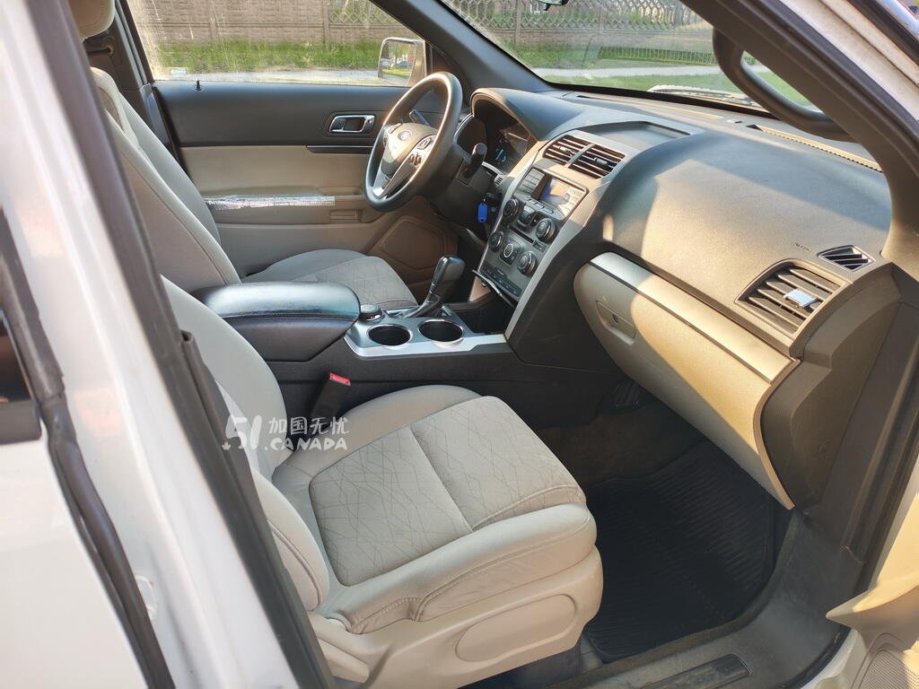 2013 Ford Explorer view 4