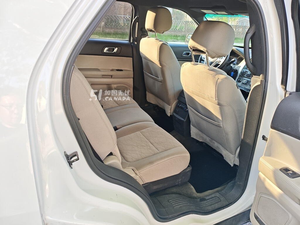 2013 Ford Explorer view 9