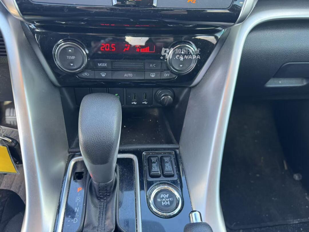 2020 Mitsubishi Eclipse Cross view 10