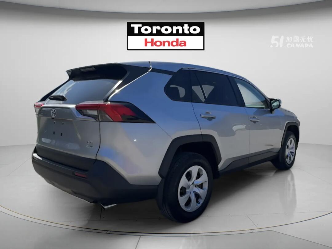 2025 Toyota RAV 4 view 4