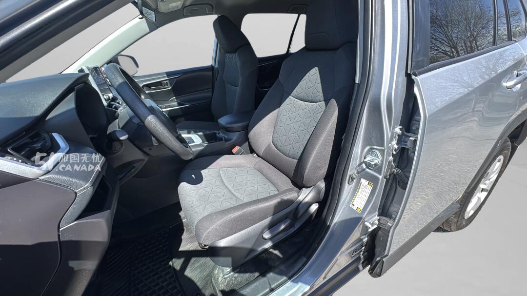 2025 Toyota RAV 4 view 7