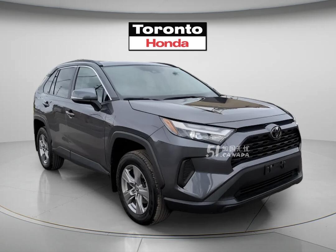 2024 Toyota RAV 4 view 2