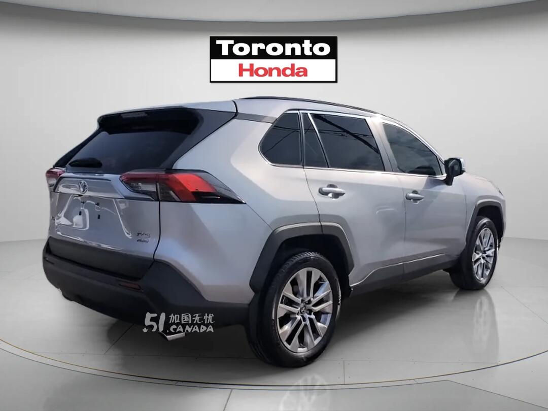 2025 Toyota RAV 4 view 4