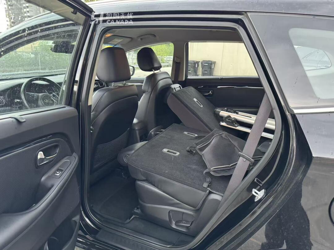 2014 Kia Rondo view 8