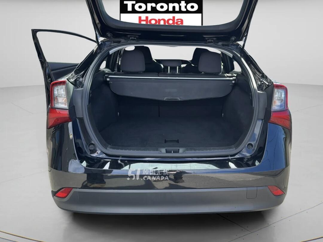 2022 Toyota Prius view 9