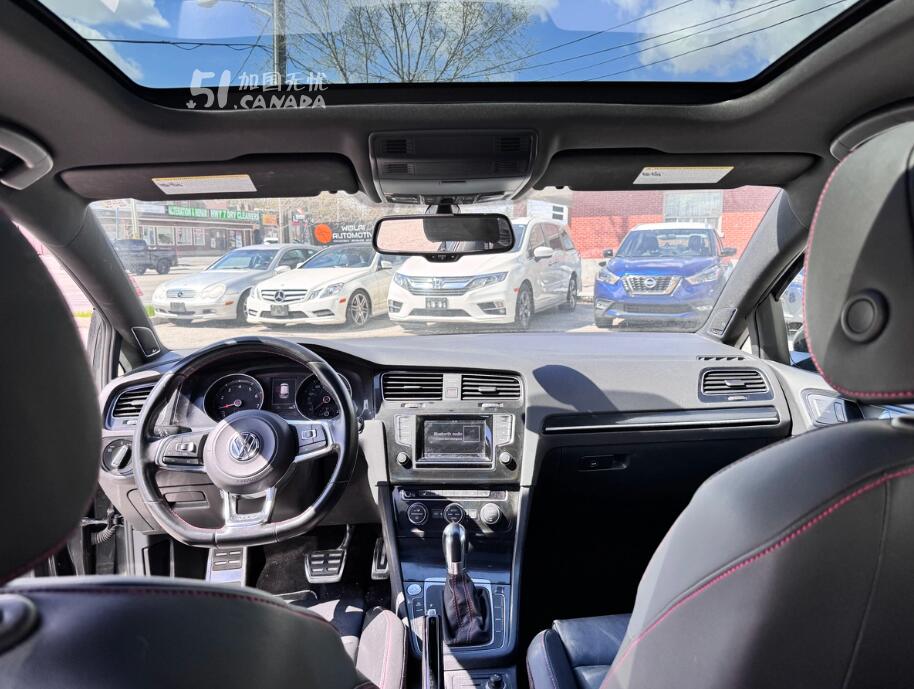 2015 Volkswagen GTI view 10
