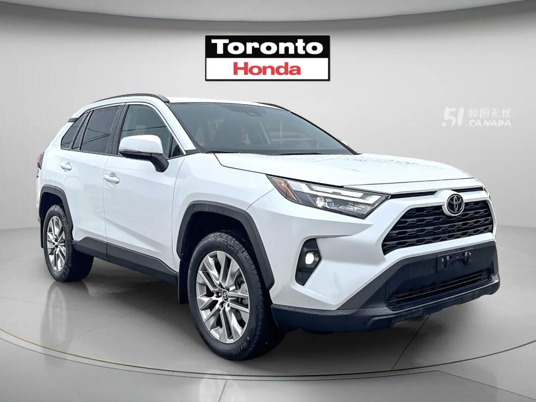 2023 Toyota RAV 4 view 2