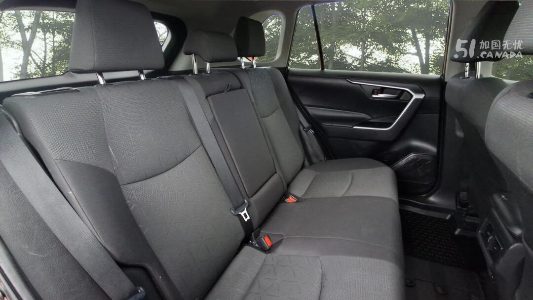 2024 Toyota RAV 4 view 7