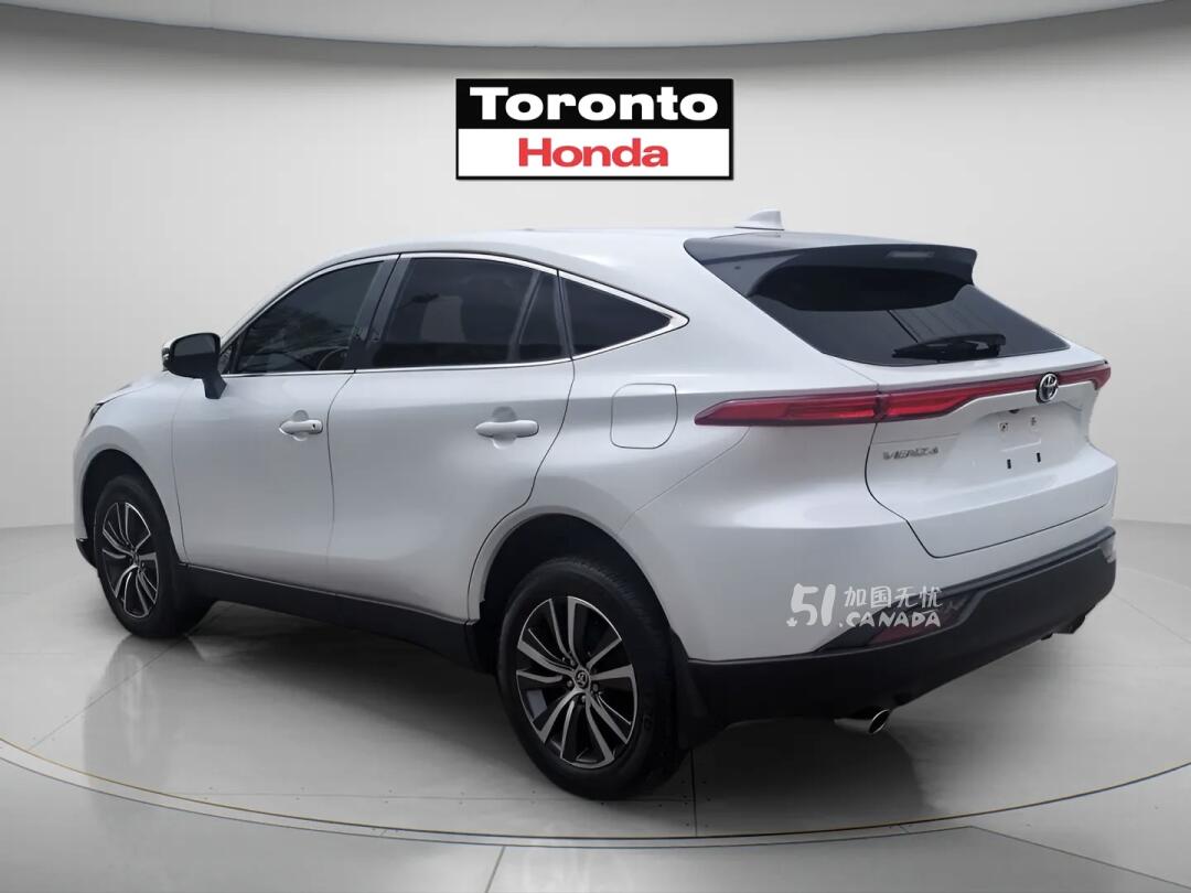 2023 Toyota Venza view 3